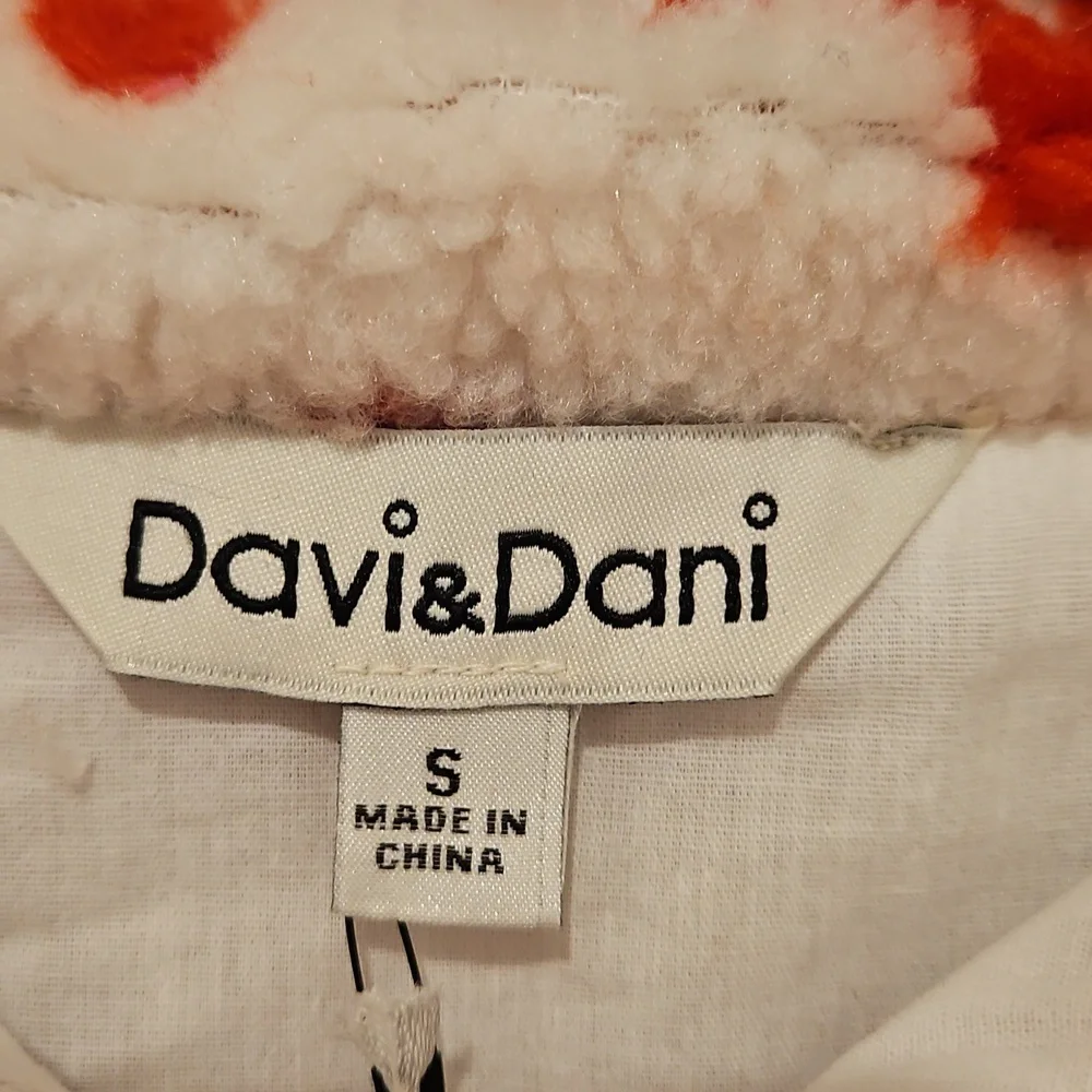 DAVI & DANI Red Floral Fleece Jacket - Picture 5 of 9
